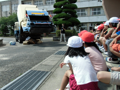 写真：ごみ収集に関する学習