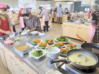 写真：料理中の様子