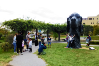 真締川公園で遊ぶ参加者の写真