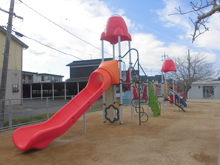 写真：西宇部街区公園遊具