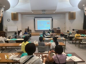 親子でLEDランタン工作にチャレンジの様子1