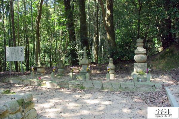 写真：厚東氏墓所（東隆寺）1