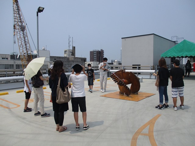 写真：こども見学会の様子2