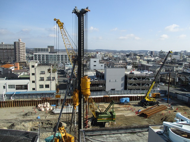 写真：新庁舎1期棟杭工事の様子