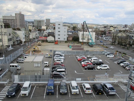 写真:立体駐車場基礎掘削のための山留工事