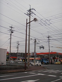 写真：株式会社島田工務店様がスポンサーとなっている道路照明