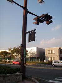 写真：福永商事株式会社様がスポンサーとなっている道路照明