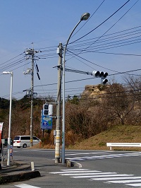 写真：福島建設株式会社様がスポンサーとなっている道路照明
