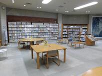 写真：図書館雑誌コーナー2