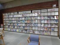 写真：図書館雑誌コーナー1