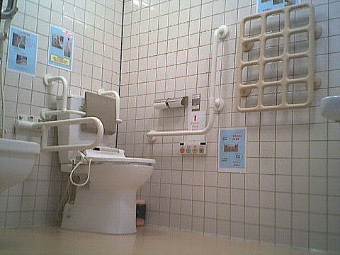 写真：身障者トイレ3階