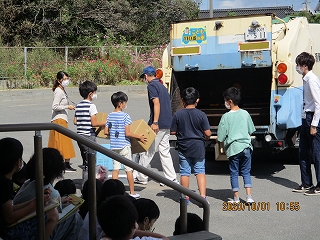 原小学校パッカー車