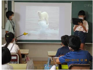 生徒がプレゼンをしている様子4