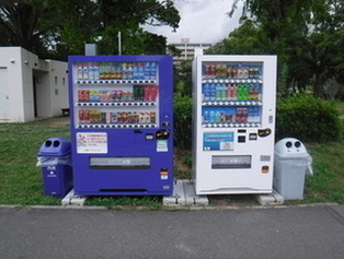 写真：設置された自動販売機2