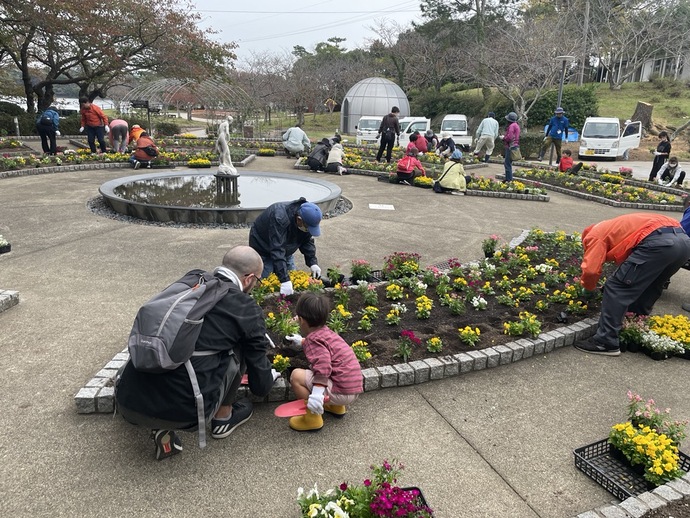 過去の花植えイベントの様子