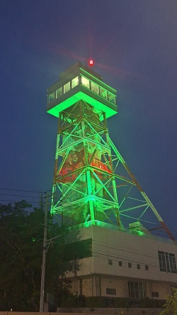 石炭記念館ライトアップの様子
