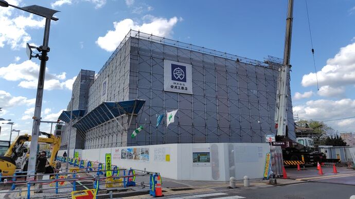 東側から撮影した鉄骨工事の状況写真
