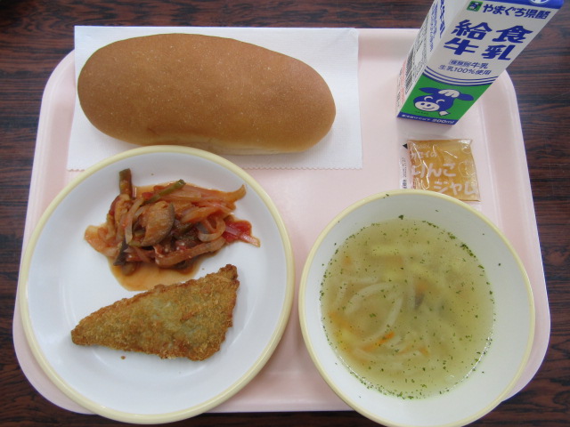 給食の写真