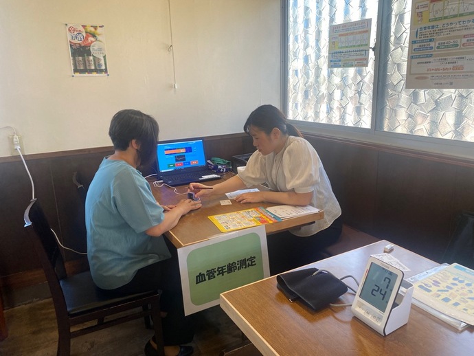血管年齢測定の様子
