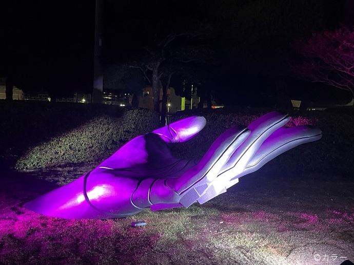 「エヴァの手」彫刻