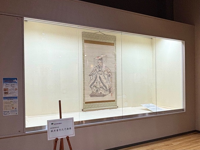 紙本着色孔子画像