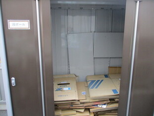 写真：段ボール保管庫