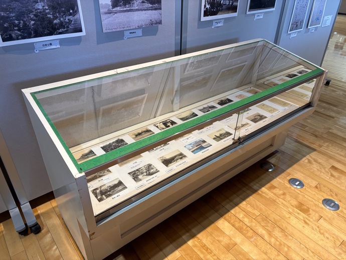 紀藤閑之介元市長寄贈の絵葉書展