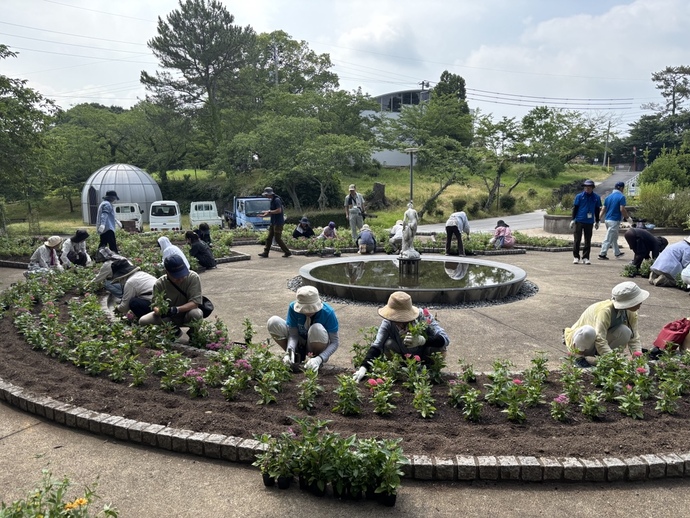 過去の花植えイベントの様子