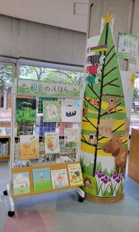 写真:お正月に関する図書の展示