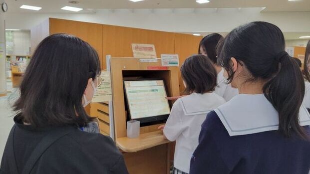 写真:お正月に関する図書の展示